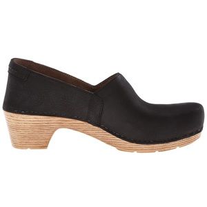 Black leather Dansko clogs